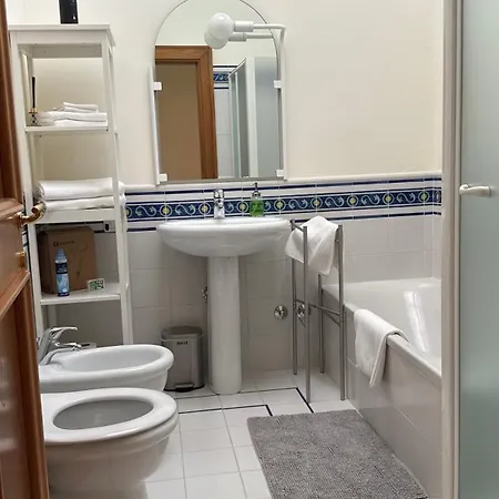 לינה וארוחת בוקר Dimora Aura 3*
